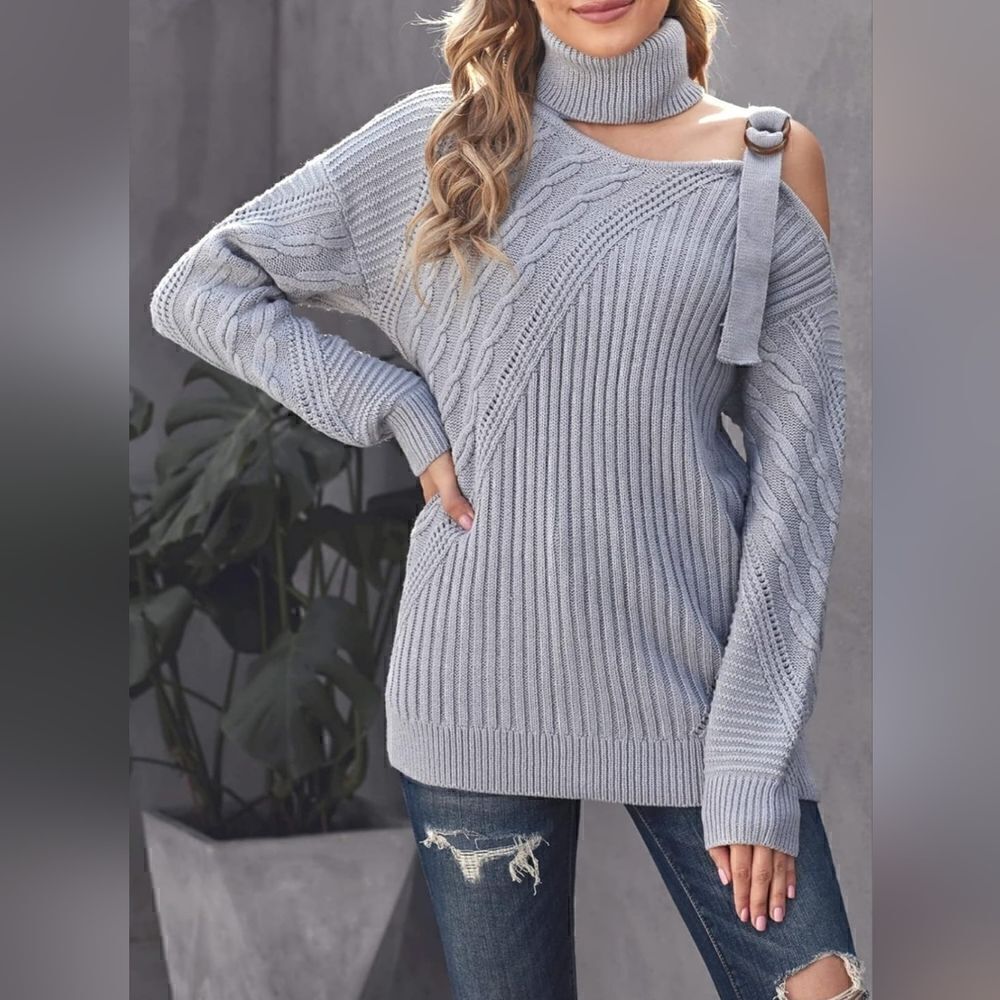 Women Long Sleeve Cold Shoulder sweater Medium